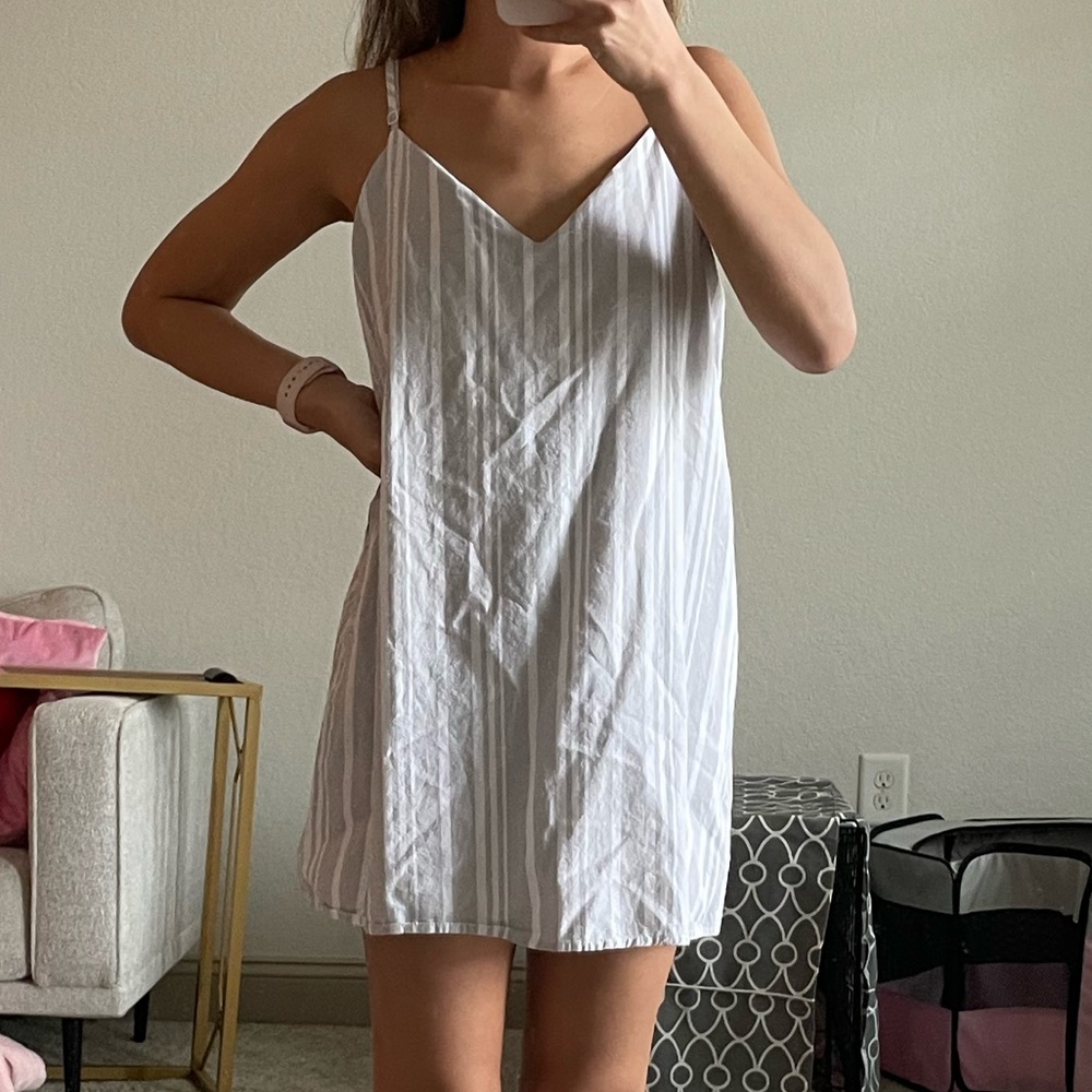 XS gray and white striped Tobi backless mini dress